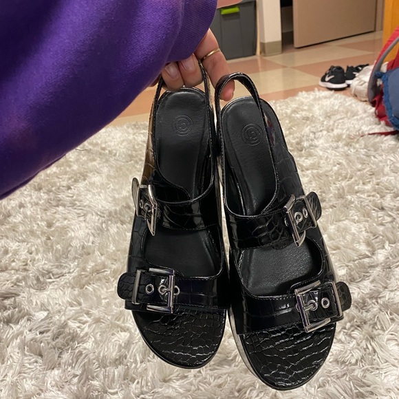 Buckle Platform Sandals - Urban Outfitters- Black/Croc style - Picture 3 of 4